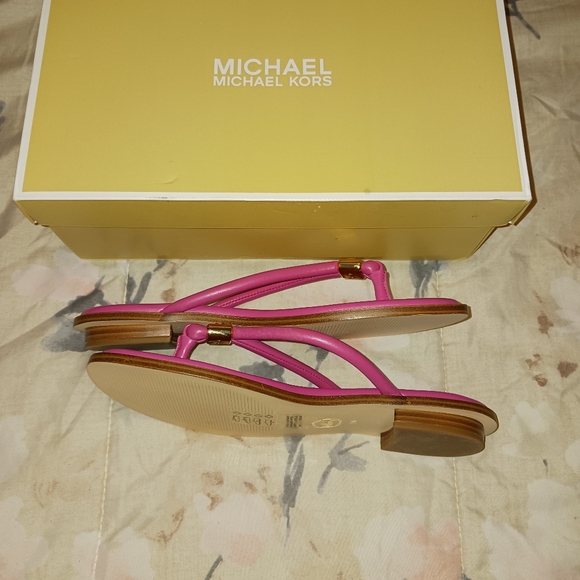 Michael Kors Annie Thong Sandals - Picture 4 of 14